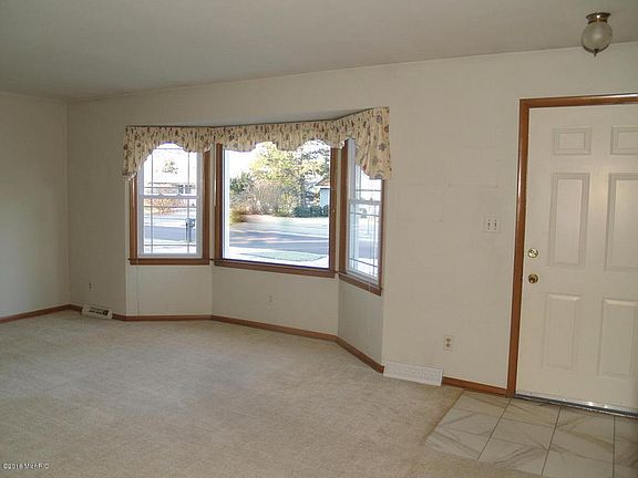 4th image of 2230 Woodlawn Ave SE