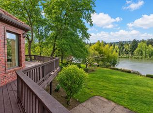 1645 SE Oak Shore Ln, Portland, OR 97267