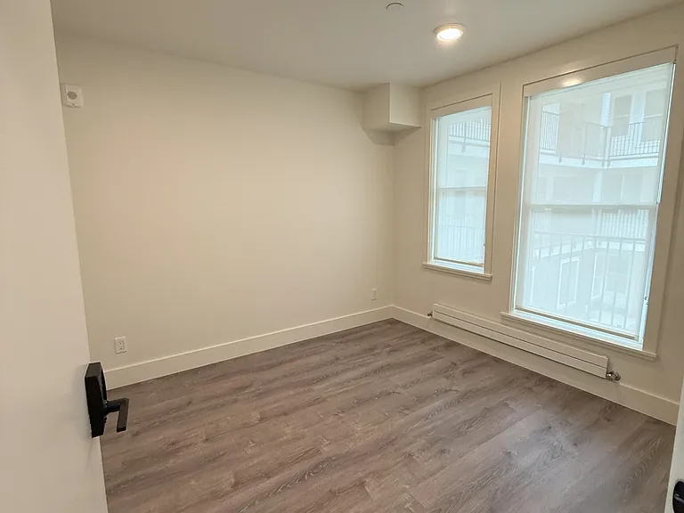 4326 Irving St #104 — Photo 7