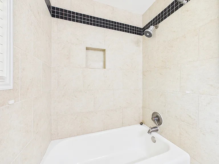 1402 Village Dr — Photo 29