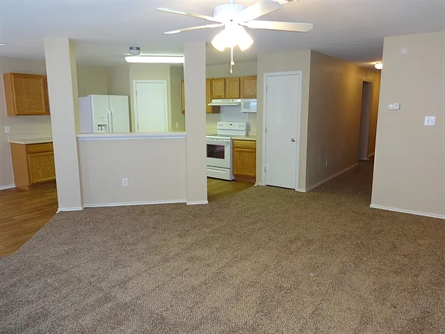 3 bed, 2.0 bath, 1379 sqft, $1,820 — Photo 4