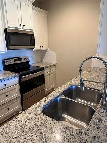 5670 Shadowbend Cir W #105 — Photo 8