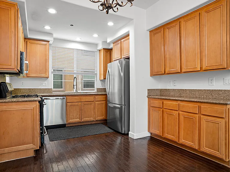 644 Hatfield Dr — Photo 9