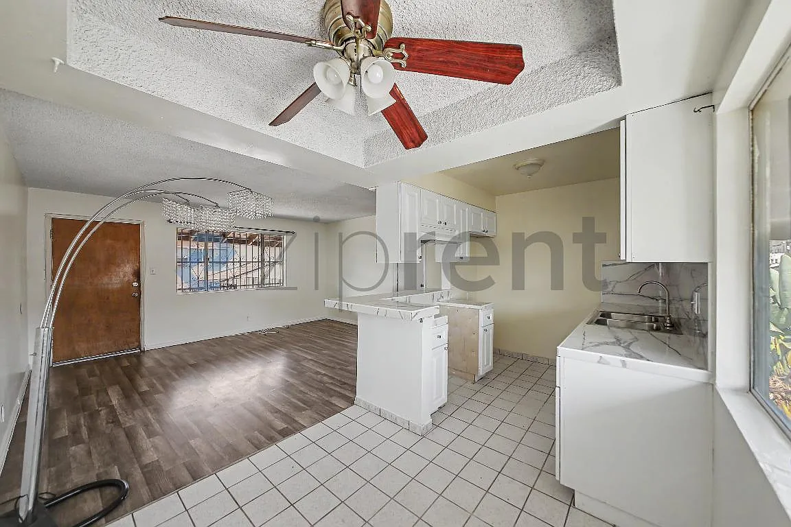 2 bed, 800 sqft, $2,500 — Photo 3