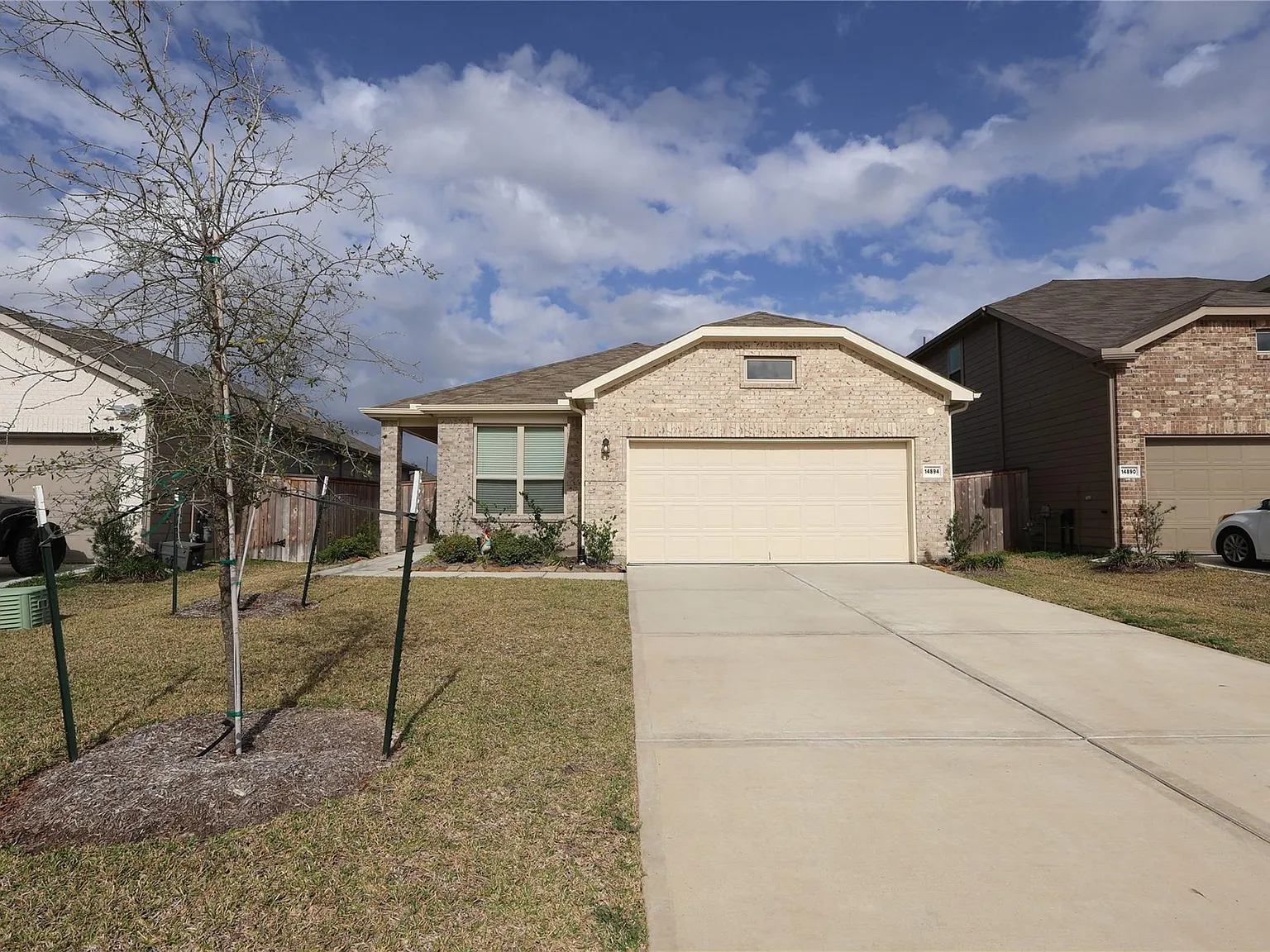 4 bed, 2.0 bath, 2017 sqft, $2,225 — Photo 1