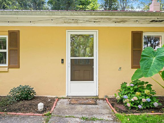 4th image of 1007 Redbud Rd