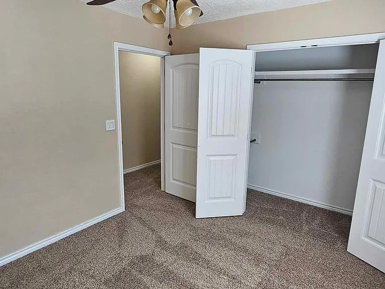 2320 Flagstone Dr — Photo 16