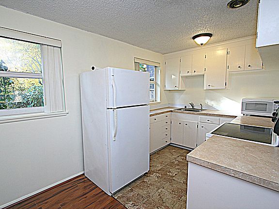 5th image of 3233 NE 87th St