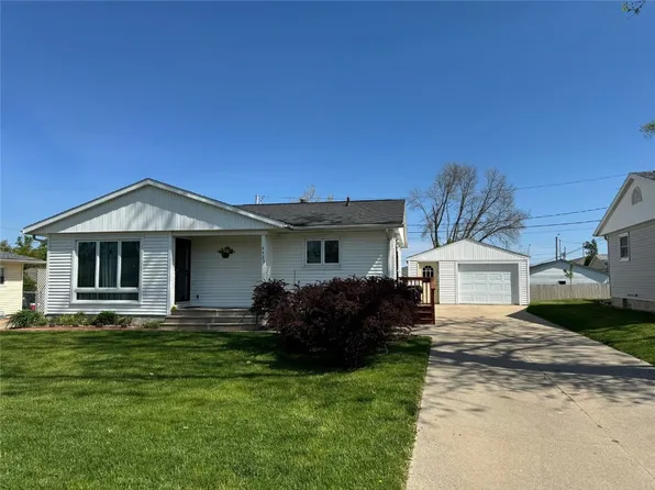 4425 Lee St NE, Cedar Rapids, IA 52402