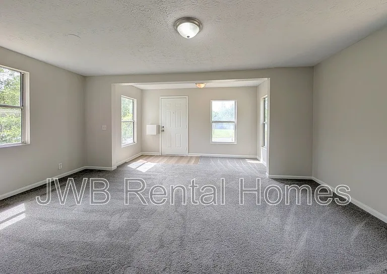 835 E Union St — Photo 5