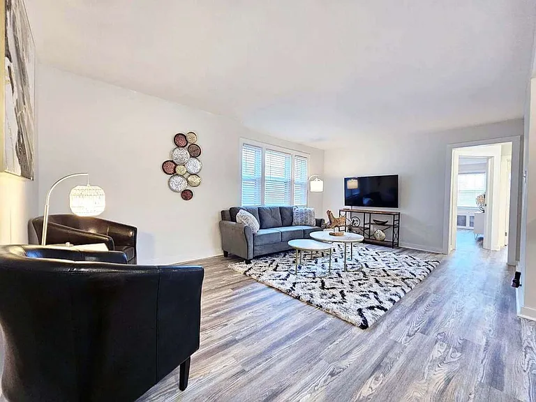 Smartland Colony Apartments | 2809-2949 Van Aken Blvd, Shaker Heights, OH 44120 — Photo 4