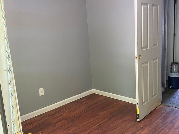 2nd image of 3236 Jasper St Floor 1