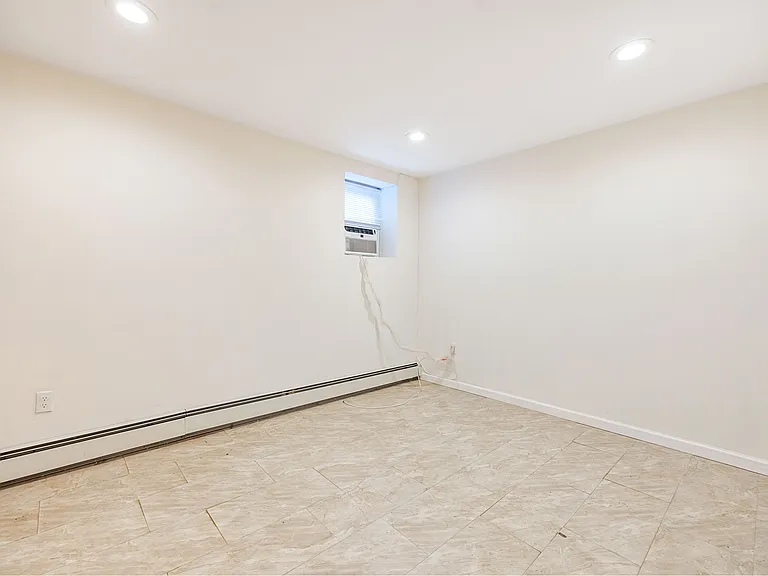 698 Fairview Ave — Photo 6