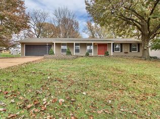 1454 Land O Lakes Dr, Saint Louis, MO 63146