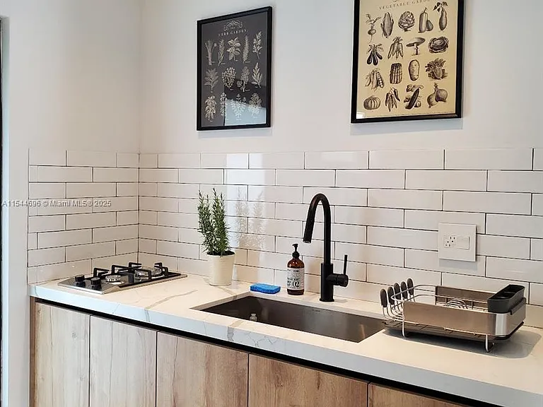 740 SW 9th St #2 — Photo 12