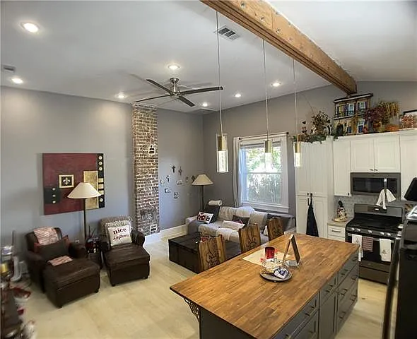 1 bed, 1.0 bath, 750 sqft, $1,800 — Photo 2