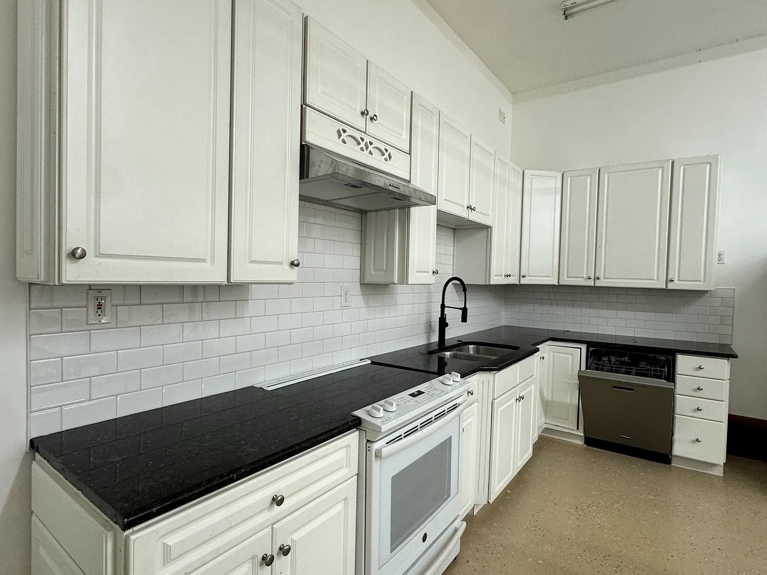 Studio, 1500 sqft, $1,650 — Photo 3