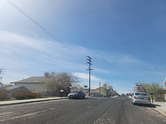 4th image of 15561 5th St