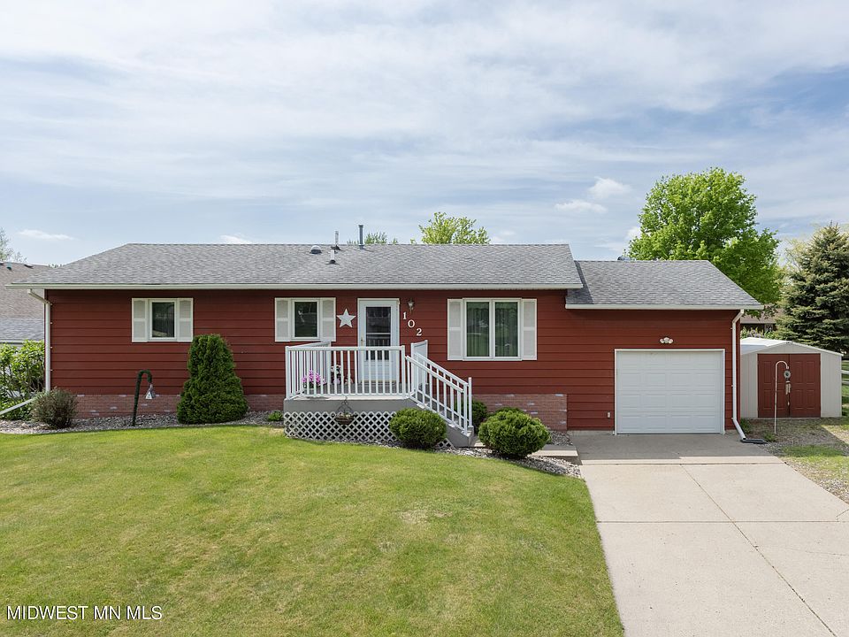 1st image of 102 E Meadowlark Ln