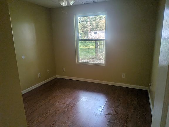4th image of 110 S Hill St #1