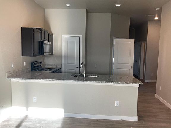 4th image of 82 Maverick Dr