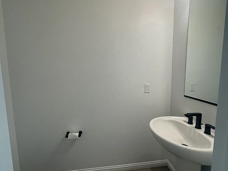 2870 Derbyline Ln — Photo 7