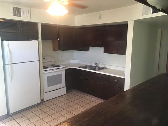 2nd image of 2512 W Augusta Ave APT A