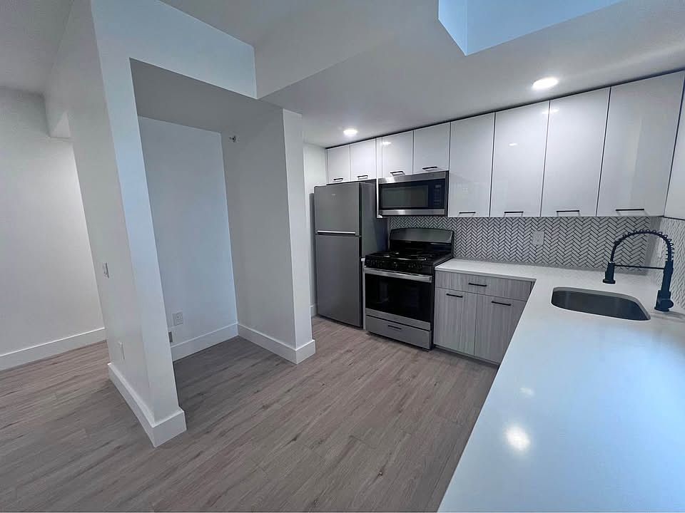 1st image of 10 Oakland Pl