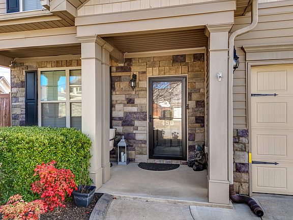 4th image of 450 Bucklebury Rd