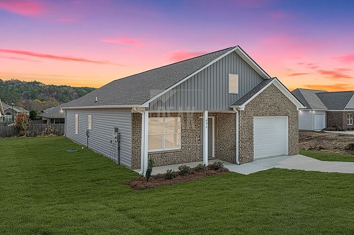 1st image of 490 Woodland Cir