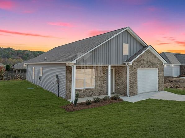 490 Woodland Cir