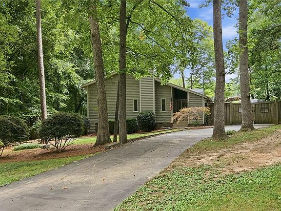 2nd image of 4009 Loch Lorien Rd