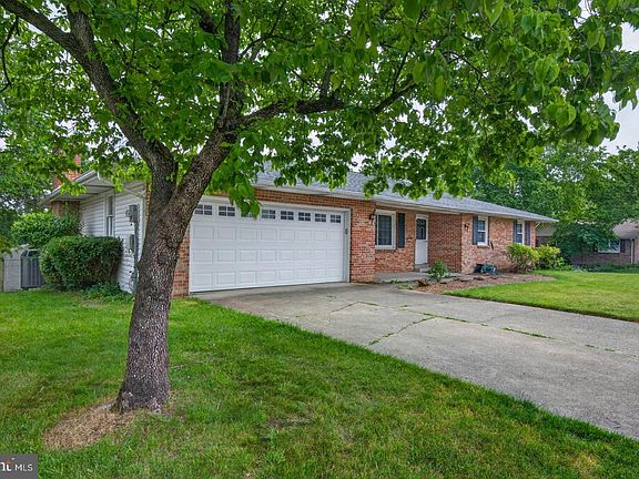 3rd image of 426 Sioux Dr