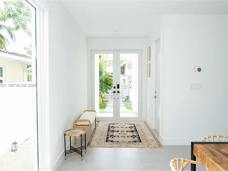 3524 SW 25th Ter — Photo 2