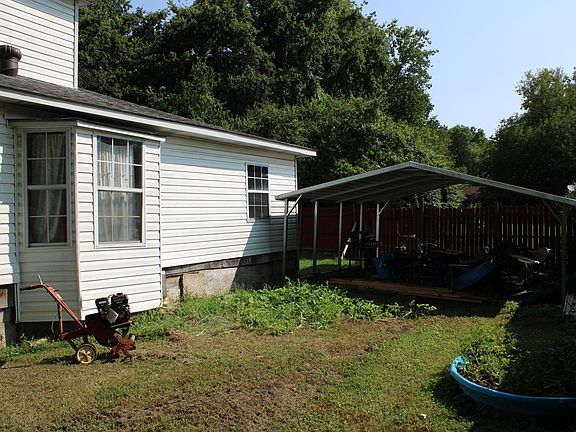 4th image of 826 Elsie St