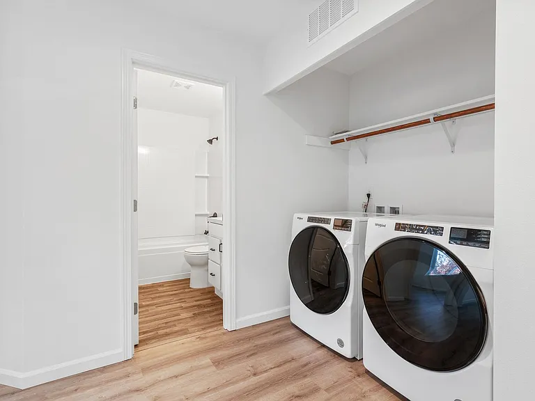 1061 Ebbets Dr SW — Photo 21