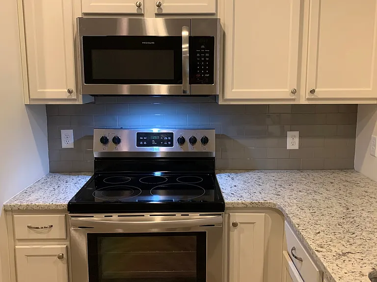 193 Ainsdale Dr — Photo 5