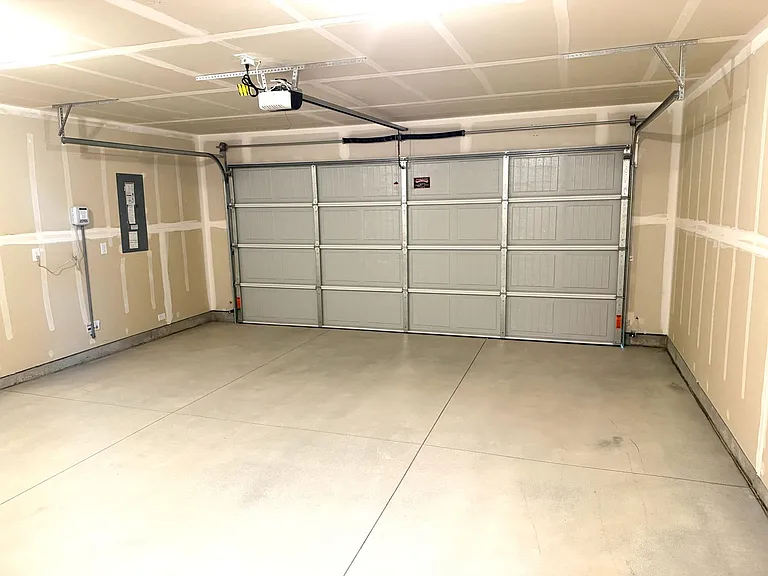 11121 Bluefield Dr — Photo 29