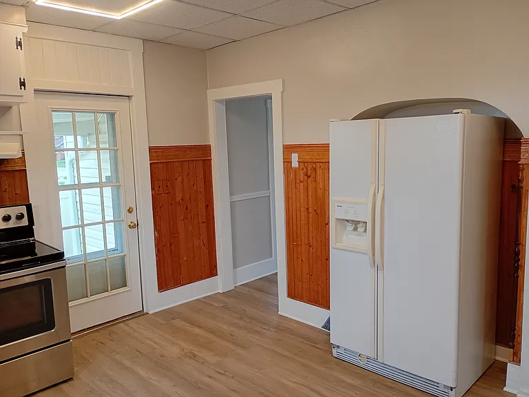 501 W Main St — Photo 28