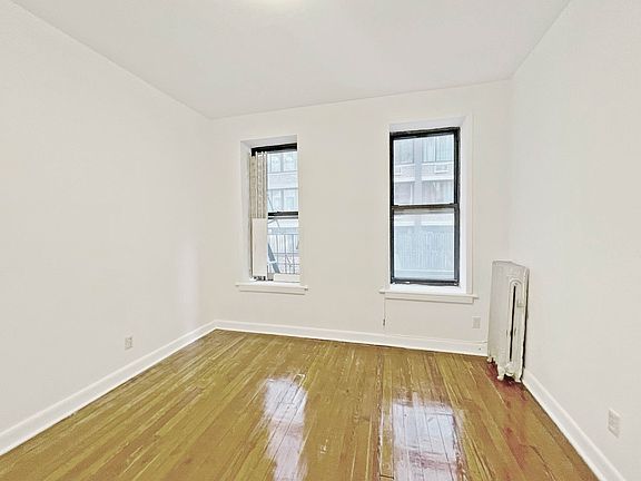 3rd image of 338 E 15th St APT 2D