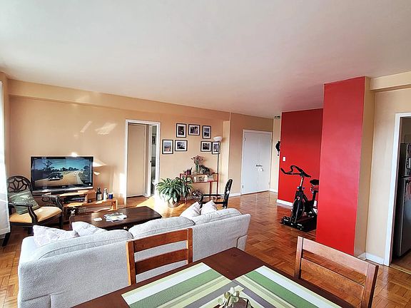 3rd image of 4 Fordham Hill Oval APT 10A