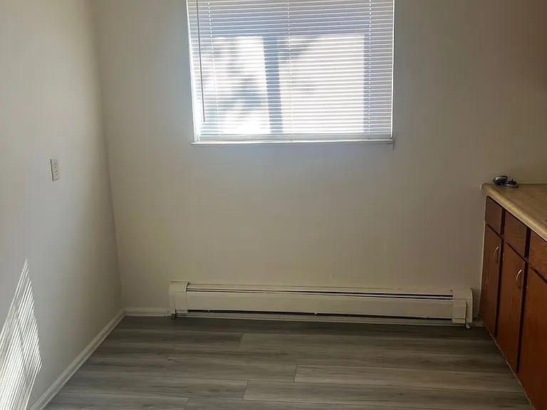 E. Taylor Street 111-125 — Photo 3