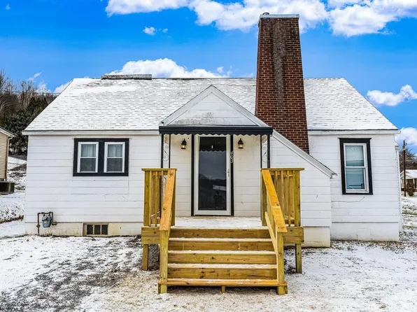 403 Cook St, Barrackville, WV 26559