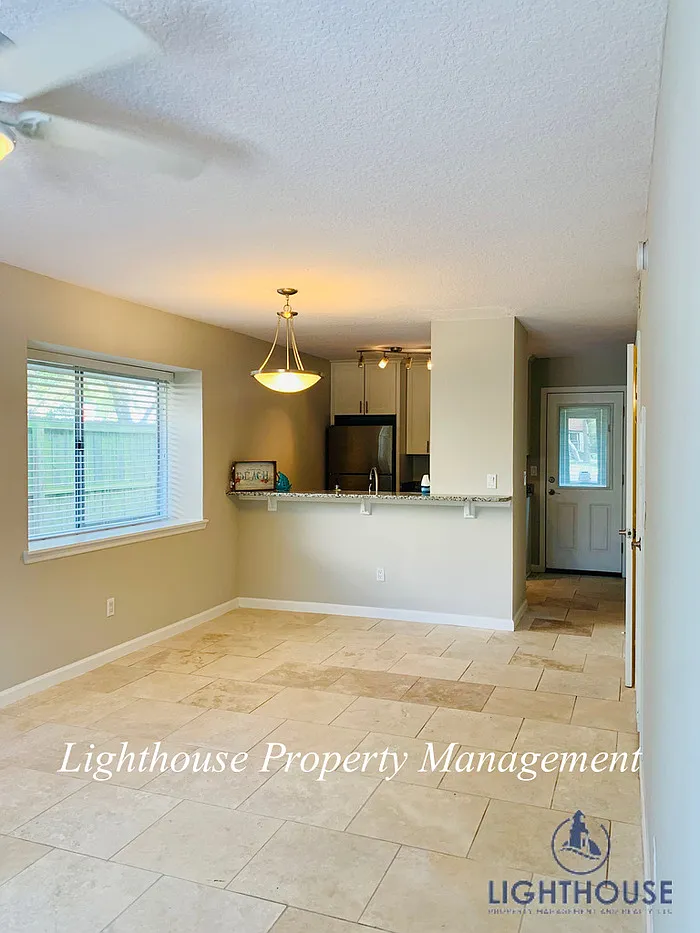 2 bed, 1.5 bath, 900 sqft, $2,350 — Photo 3