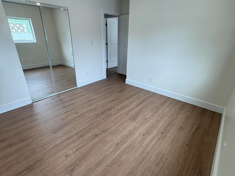 725 NE 160th Ter — Photo 32