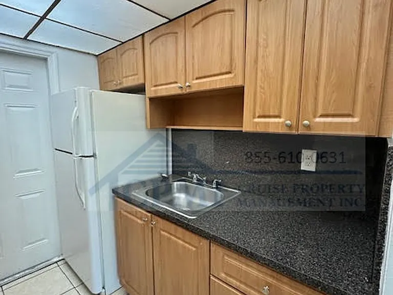 Lakeview Apartments - 5911 SW 41 St — Photo 26
