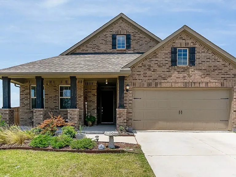 900 Slate Ln — Photo 1