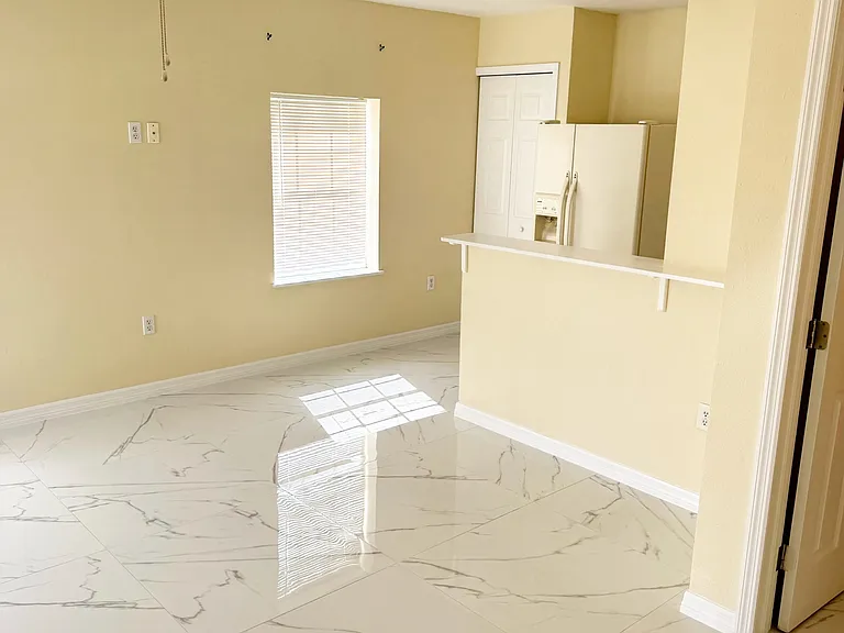 107 Teakwood Dr — Photo 1