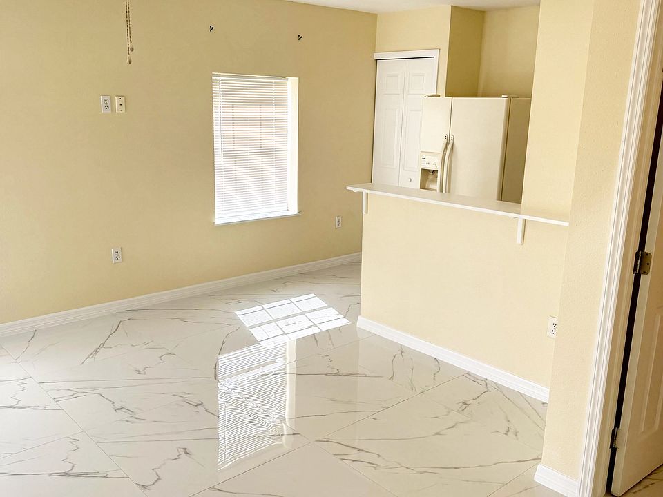 1st image of 107 Teakwood Dr