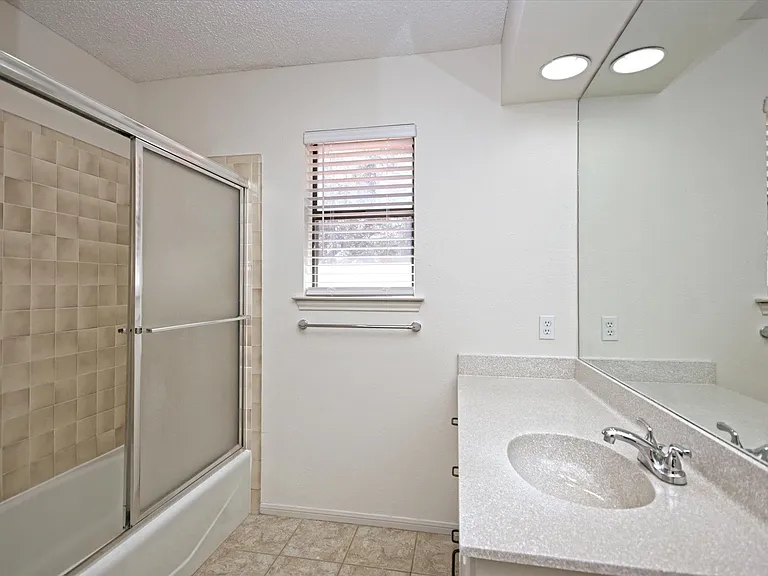 105 Crescent Blf — Photo 18